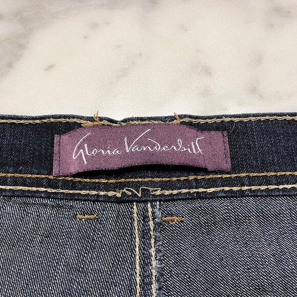 Gloria Vanderbilt jeans size 10 medium, Mid-rise, Medium Wash, Straight leg - Picture 2 of 6